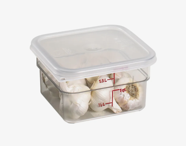 Food storage container containing garlic with clear lid